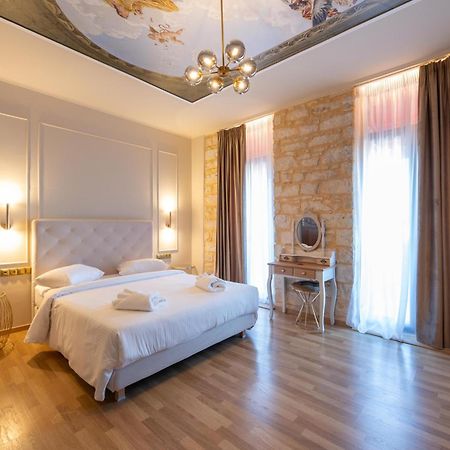 L Suites The Writer'S House Gytheio Quarto foto